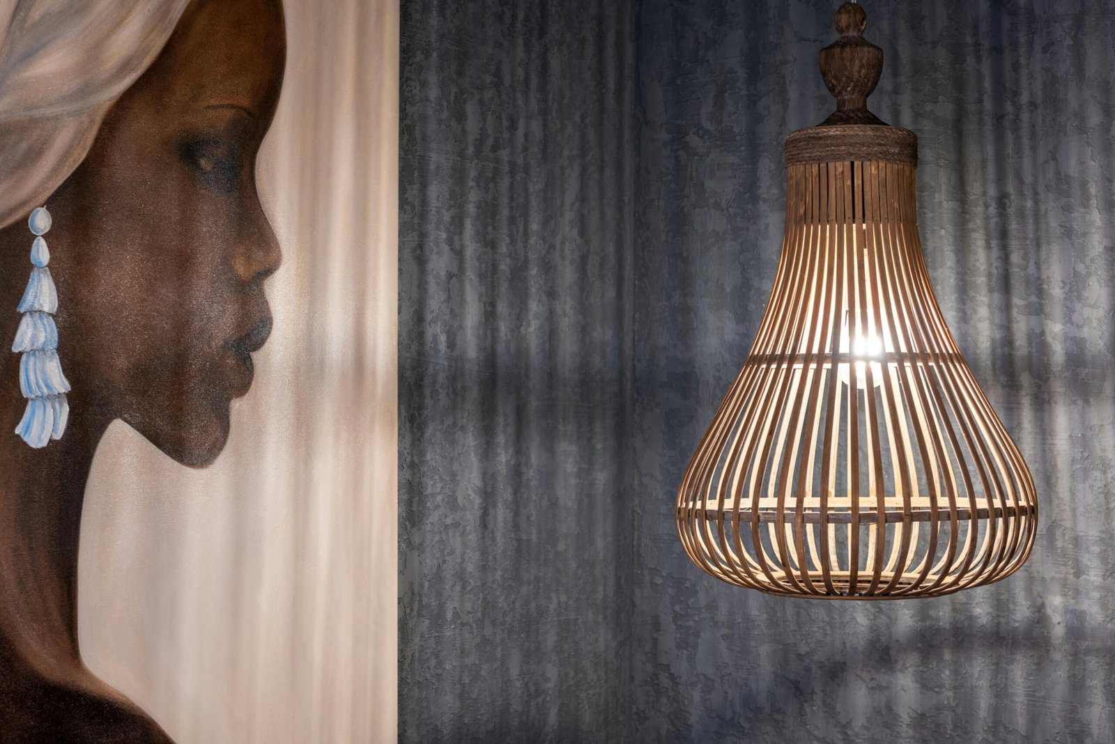 Peinture De Visage De Femme Sur Mur Blanc