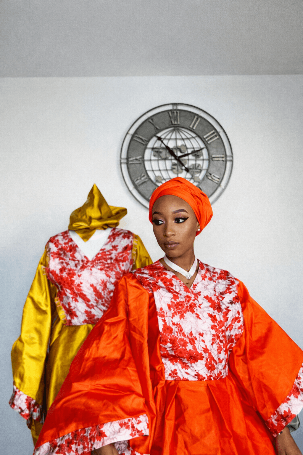 Femme-elegante-et-mannequin-colore-1